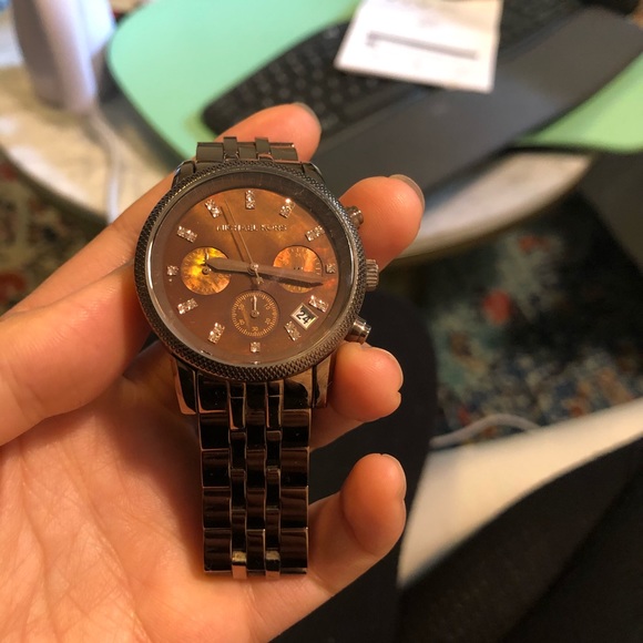 Michael Kors MK 5020 Mother of Pearl Watch - Picture 2 of 5